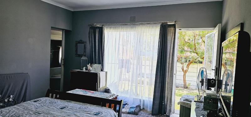 4 Bedroom Property for Sale in Kleinmond Western Cape